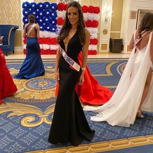 Elegant black Sherri Hill gown